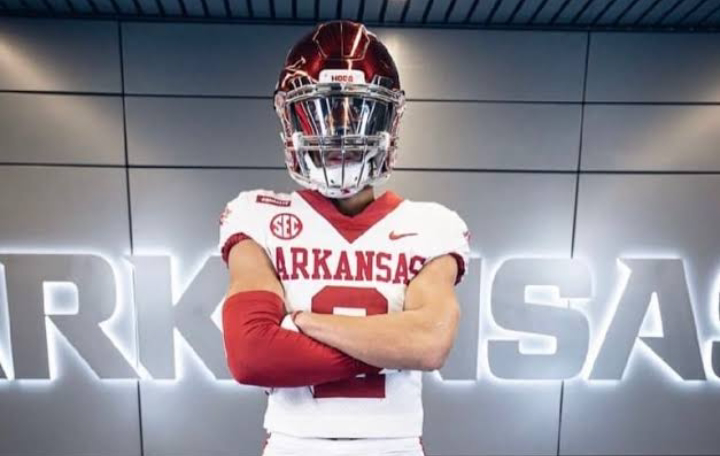 “Officially Home” Arkansas Lands Stunning Commitment From 4-Star SEC No.1 Ranked WR Over Tennessee,Texas and Alabama.Shocking Minnesota Vikings with Heartbreaking Decommitment…